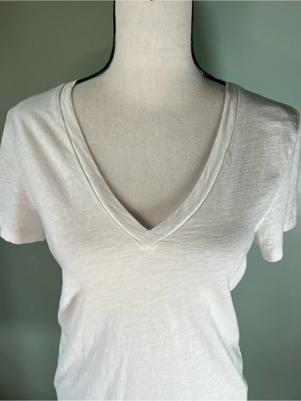 J. Crew Women's White V-Neck 100% Cotton Tee Size M